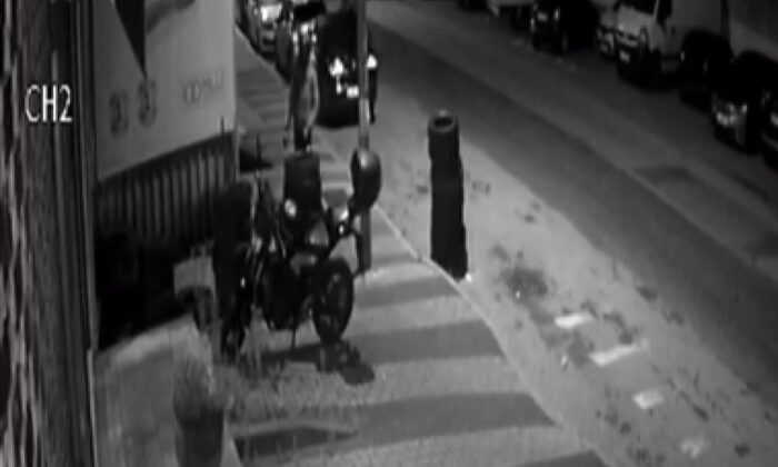 (Özel) Maltepe’de motosiklet hırsızlığı kamerada