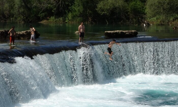 (Özel) Manavgat Şelalesinde ölümüne serinlik