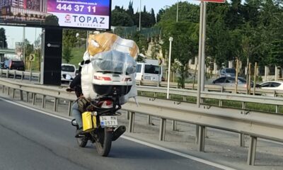 (Özel) Motosikletine fazla yük atan sürücü hem kendini hem trafiği tehlikeye attı