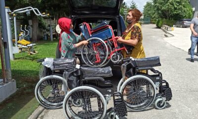 Özel öğrenciler bağışçıların hediyesi sandalyeler ile sevindi