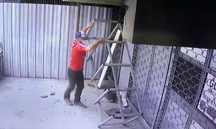 (Özel) Önce tozlarını süpürdü, sonra da demir tezgahı sırtlayıp çaldı