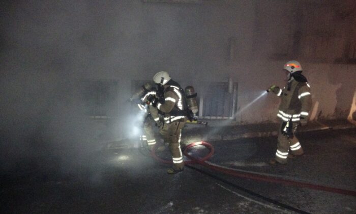 (ÖZEL) Pendik’te seramik atölyesi yandı: Mahalleli sokağa döküldü