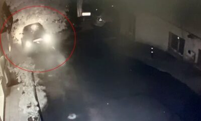 (ÖZEL) Rampada kayan aracın bariyerleri aşarak caddeye uçtuğu kazanın güvenlik kamerası görüntüleri ortaya çıktı