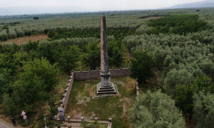 (Özel) Roma dönemine ait 12 metre yüksekliğinde anıt mezar 2 bin yıldır ayakta