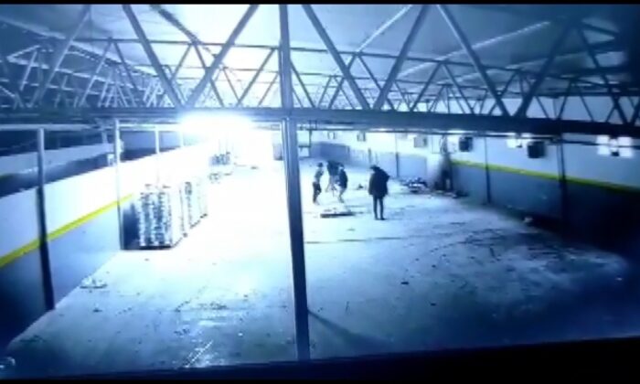 (Özel) Sancaktepe’de fabrikanın elektrik panosu bomba gibi patladı