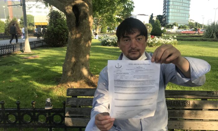 (Özel) Şehir hatları vapurunda yer kavgası: Kemancıyı yumruklarla darp etti