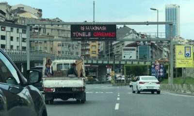 (Özel) Şişli’de çocukların kamyonet kasasındaki tehlikeli yolculuğu kamerada