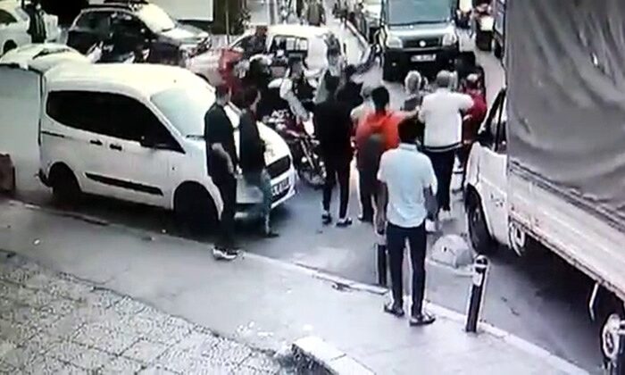 (Özel) Şişli’de yabancı uyruklu şahsın bıçaklandığı kavga kamerada