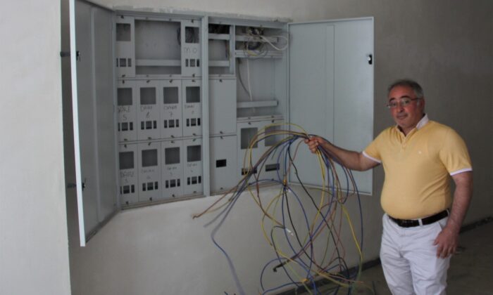 (ÖZEL) Sokağa çıkma kısıtlamasının olduğu saatlerde kablo hırsızları inşaatçıları usandırdı