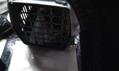 (Özel) Vatandaşlar, yangında mahsur kalan kediyi kurtarmak için dumanların arasına daldı