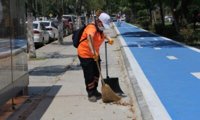 (Özel) Yok böyle işçi! Bulduğu tüm atıkları sanata dönüştürüyor