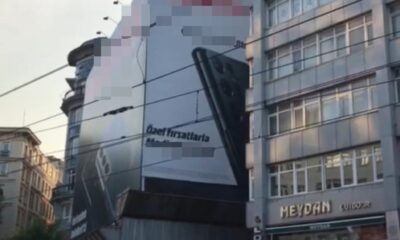 (Özel)İntihar etmek için çatıya çıktı, eline geçeni yola fırlattı