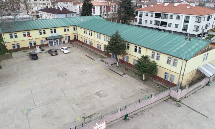 Özlü’den eğitime bir destek daha