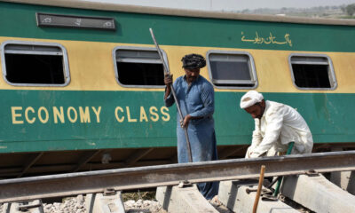 Pakistan’da iki yolcu treni çarpıştı: 30 ölü, 50 yaralı
