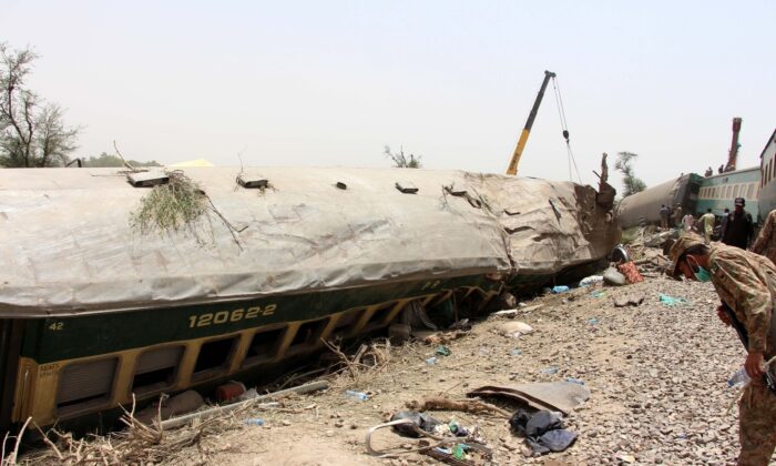Pakistan’daki tren kazasında ölü sayısı 36’ya yükseldi