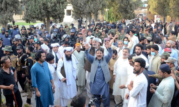 Pakistan’ın Belucistan eyaletinde muhalefet milletvekilleri polisle çatıştı