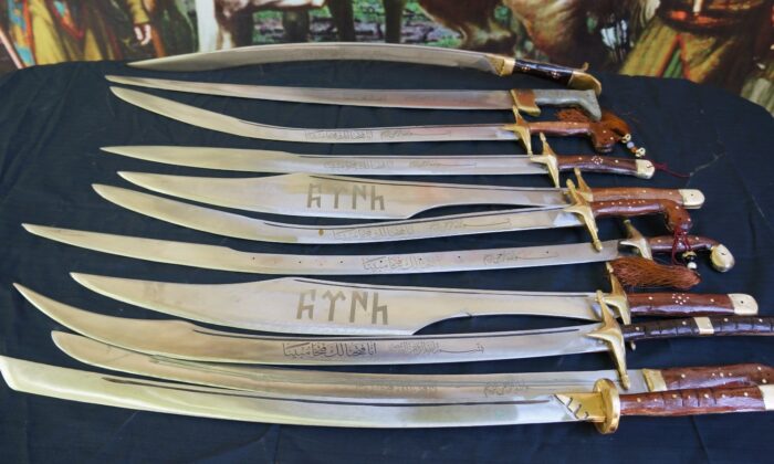 Pandemide canı sıkılan internetten kılıç, bıçak siparişi verdi