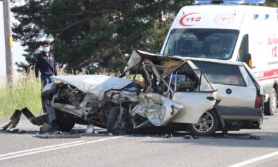 Paramparça olan otomobilde karı koca hayatını kaybetti