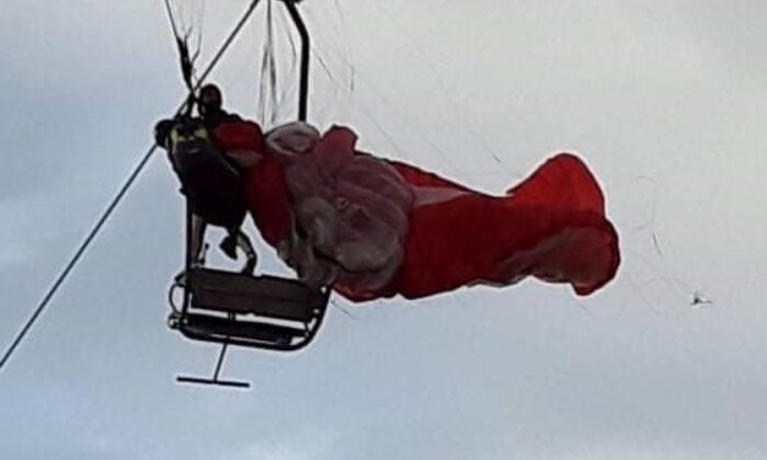 Paraşüt telesiyej hattına dolandı