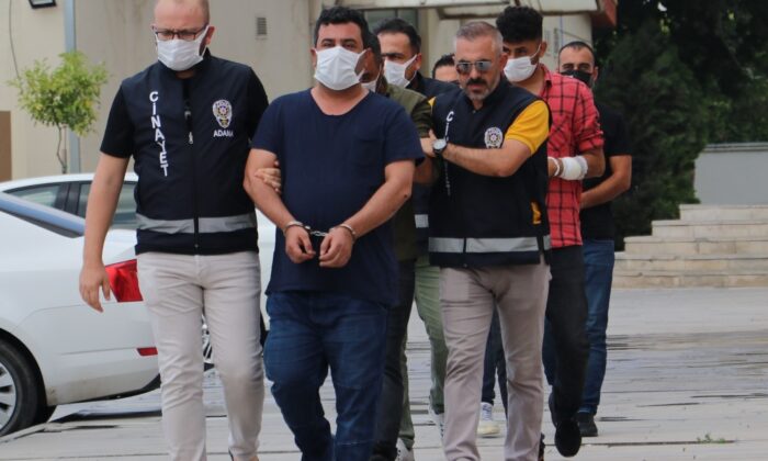 Parayı kaptırdı komiserin kolunu ısırdı