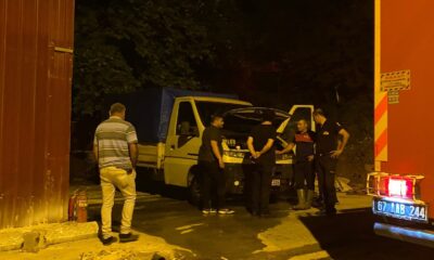 Park halindeki kamyonette küçük çaplı yangın çıktı