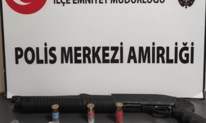 Park halindeki otomobilde uyuşturucu düzeneği ve pompalı tüfek ele geçirildi