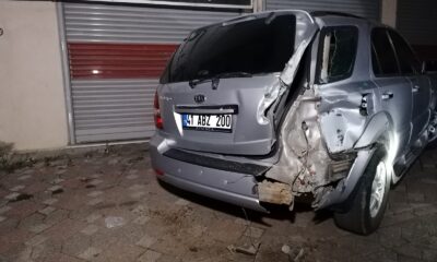 Park halindeyken freni boşalan tır ortalığı savaş alanına çevirdi