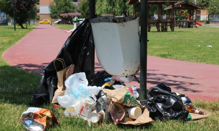 Parkları çöplüğe çevirdiler