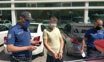 Parkta cep telefonu gasbına 2 tutuklama