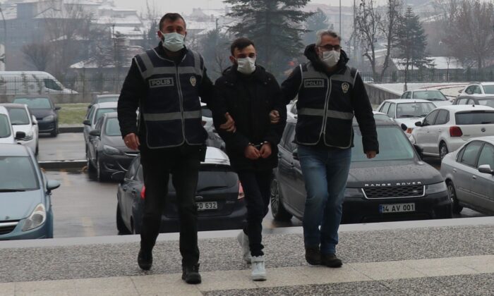 Parkta yürüyen genç kızı 3 yerinden bıçaklayan sanığa 15 yıl hapis