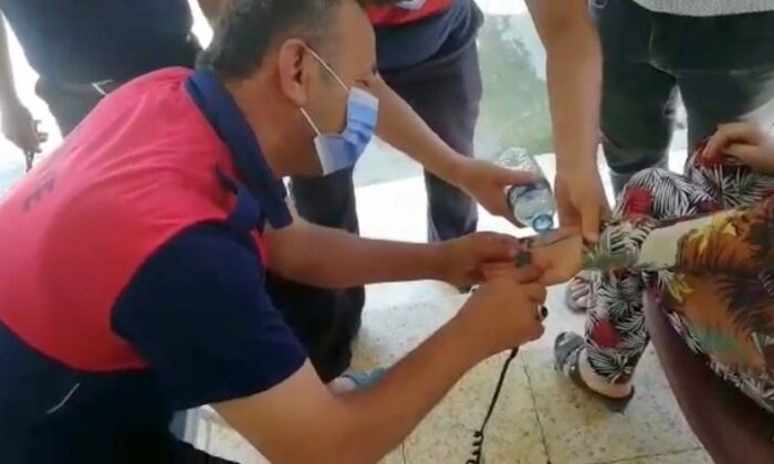 Parmağına yüzük sıkışan kadının imdadına itfaiye yetişti