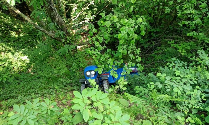 Pat pat uçurumdan yuvarlandı: 2 yaralı