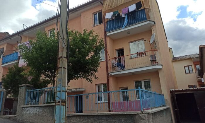 Pencereden düşen çocuk ağır yaralandı