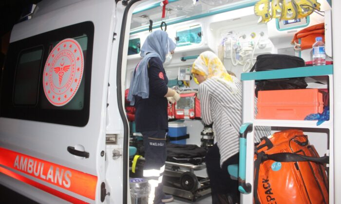 Pide fırınında çıkan yangında 6 kişi dumandan zehirlendi