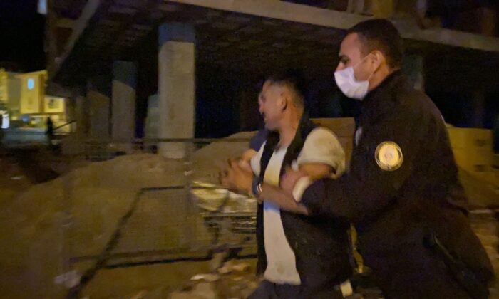 Polise yakalanan hırsız ’ben yapmadım’ diyerek ağladı