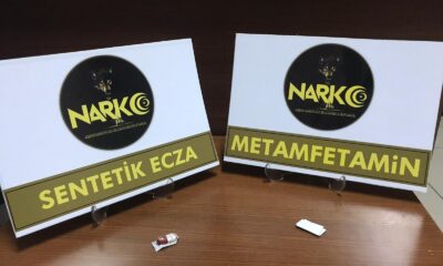 Polisi görüp uyuşturucuyu yere atan şüpheli yakalanmaktan kurtulamadı