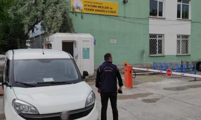 Polisin okullar önlerinde güvenlik uygulamaları