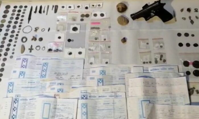 Polisin operasyonunda arama yapılan evlerden cephane çıktı