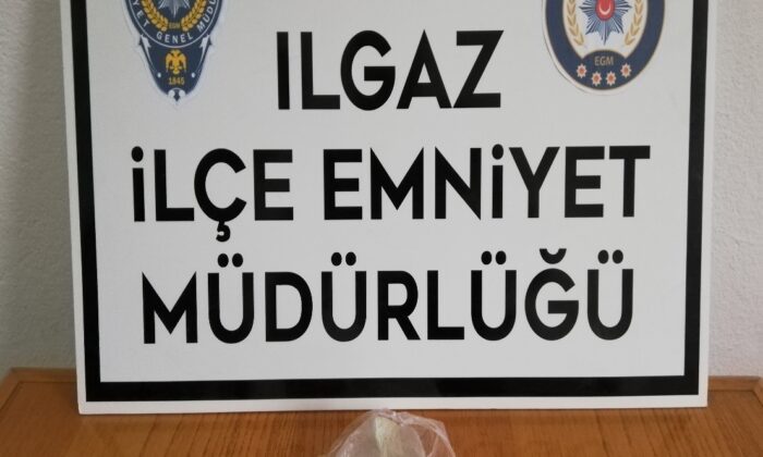 Polisin şüphelendiği şahsın üzerinden uyuşturucu çıktı
