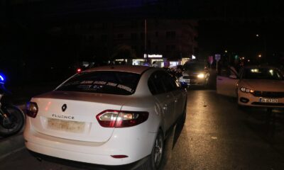 Polisten kaçan alkollü sürücü 2 kilometre kovalamanın ardından taksiye çarpınca yakalandı