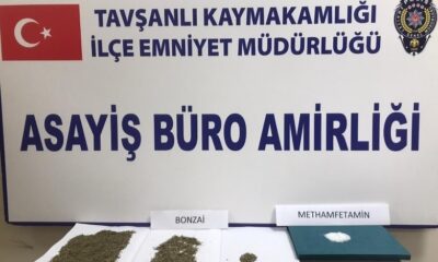 Polisten kaçarken araçtan uyuşturucu attılar