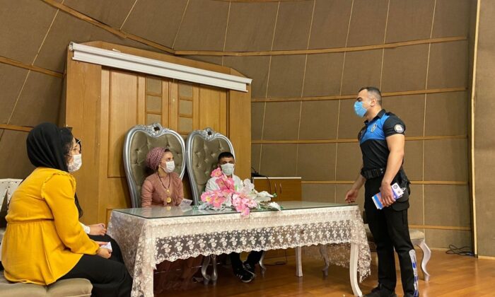 Polisten nikahta korona virüs uyarısı