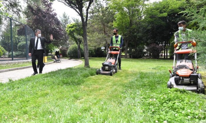 Pursaklar’da parklar yemyeşil ve tertemiz
