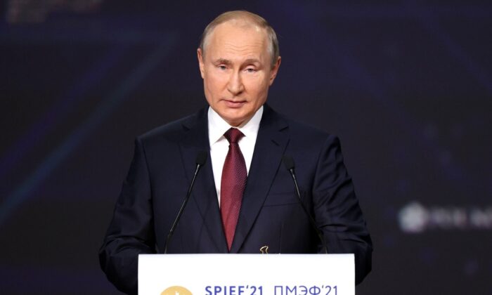 Putin: “Kuzey Akım 2’nin ilk etabında döşeme işlemi tamamlandı”