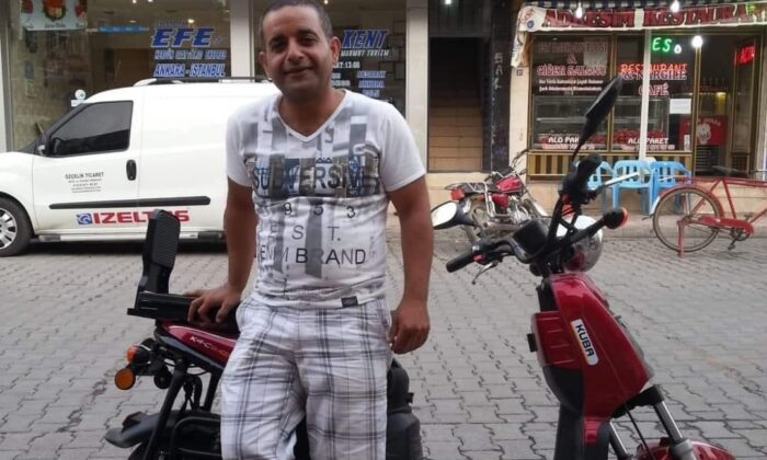 Refüje çarpan motosikletin sürücüsü öldü