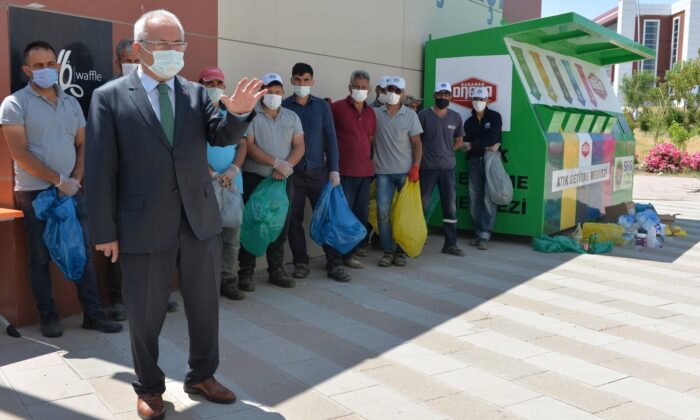 Rektör Namık Ak, sıfır atığın önemine dikkat çekti