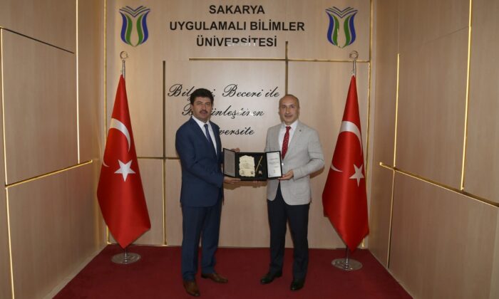 Rektör Sarıbıyık: “İlim Yayma Ödülleri motivasyon kaynağı oluyor”