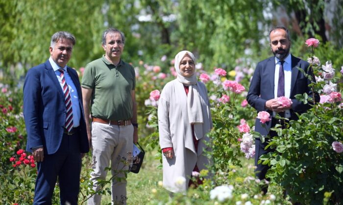 Rektör Şevli ‘Gül Bahçesi’ni gezdi