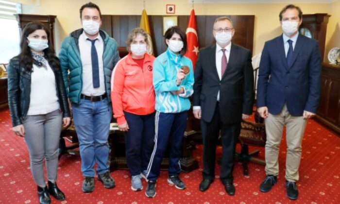 Rektör Tabakoğlu, Judo şampiyonu Taşın’ı tebrik etti