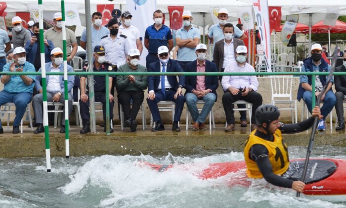 Rektör Türkmen, ‘Akarsu Slalom 2021 Türkiye Kupası Yarışları’ programına katıldı